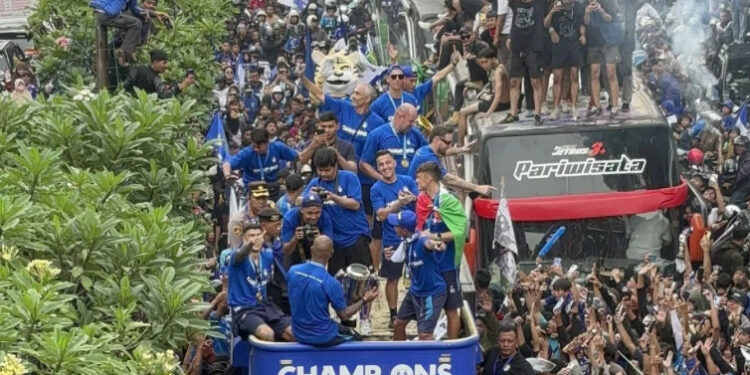 Juarai Liga 1, Puluhan Ribu Bobotoh Turun ke Jalan