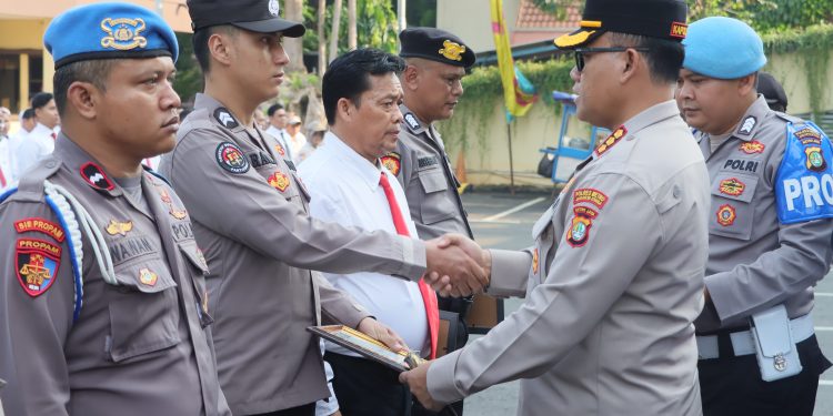 Berprestasi, 175 Anggota Polres Metro Jakut Diberi Reward