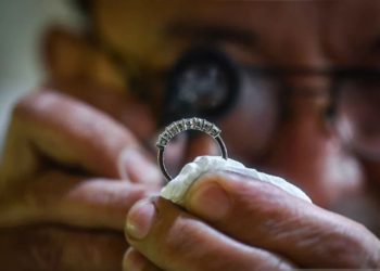 Harga Emas Antam Naik Rp5.000 jadi Rp1,368 Juta Pergram