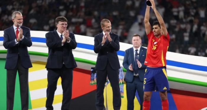 Rodri Pemain Terbaik Euro 2024