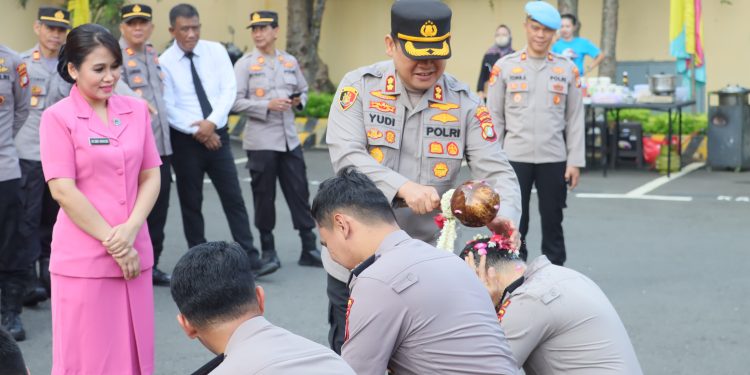 HUT Ke-78 Bhayangkara, 39 Anggota Polres Jakut Naik Pangkat