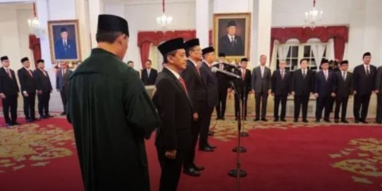 Presiden Lantik Rosan Roeslani Sebagai Menteri Investasi