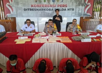 Polda NTB Tangkap 10 Pengedar & Kurir Sabu, Empat Orang Diantaranya Residivis