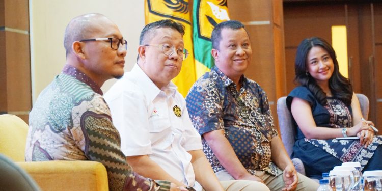 SKK Migas RH Petrogas Goes to Fikom Unpad: Berbagi Cerita Dibalik Industri Hulu Migas