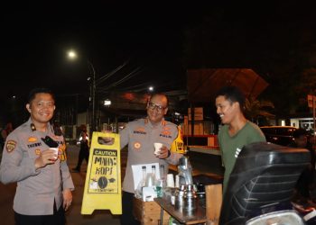 Kapolrestabes Medan Seruput Maha Kopi Jalanan