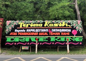 Bekuk Begal Sopir Taksi Online, Kapolrestabes Medan Dapat Karangan Bunga