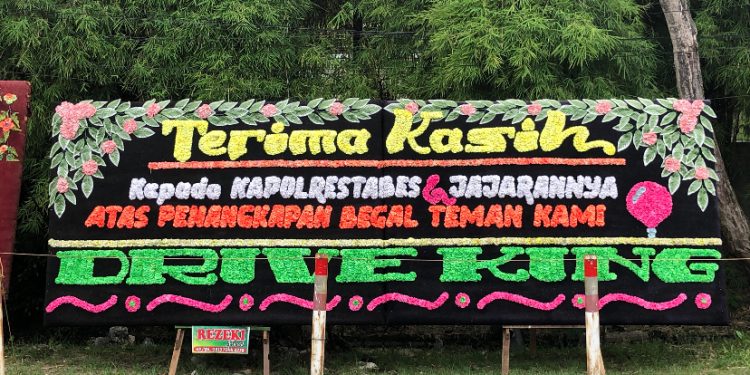 Bekuk Begal Sopir Taksi Online, Kapolrestabes Medan Dapat Karangan Bunga