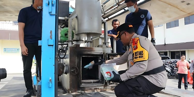 Polrestabes Medan Musnahkan Sabu & Pil Ekstasi dari 7 Tersangka