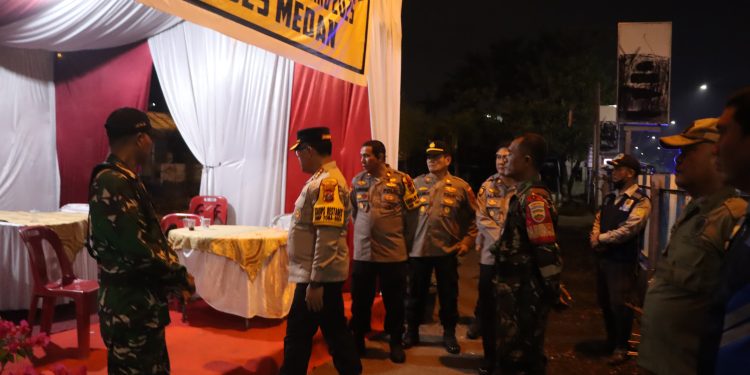 Kapolrestabes Medan Cek Kesiapan Petugas di 2 Pos Pengamanan Nataru
