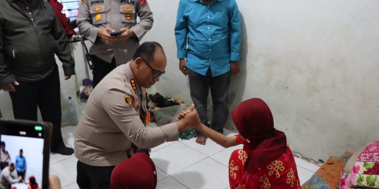 Kapolrestabes Medan Sambangi Rumah Wanita Korban Penyekapan & Perkosaan
