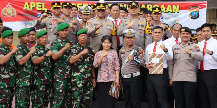 Kapolrestabes Medan Beri Penghargaan Anggota & Masyarakat Peduli Kamtibmas