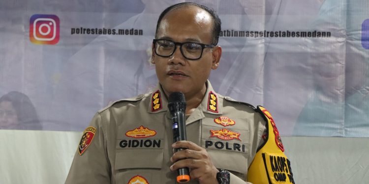 Sapa Warga di Paya Geli, Kapolrestabes Medan Ingatkan Pentingnya Ronda Malam