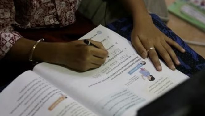 Siswa SD di Medan Dihukum Duduk di Lantai karena Menunggak SPP Viral di Jagat Maya