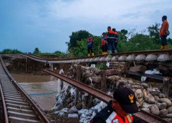Tergerus Banjir, Lintasan Stasiun Gubug – Karangjati tak Bisa Dilintasi