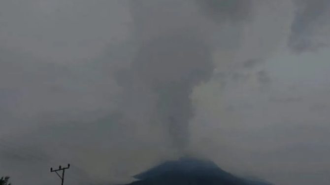987 Kali Gempa, Gunung Lewotobi Naik di Level Awas