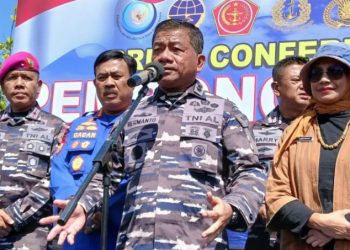 TNI AL Rangkumkan Pembongkaran Pagar Laut