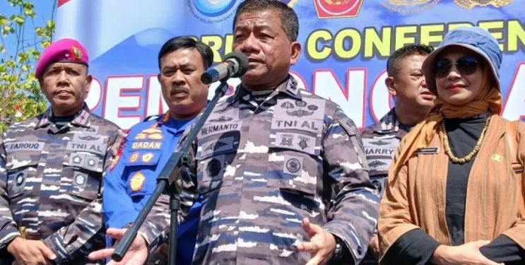 TNI AL Rangkumkan Pembongkaran Pagar Laut
