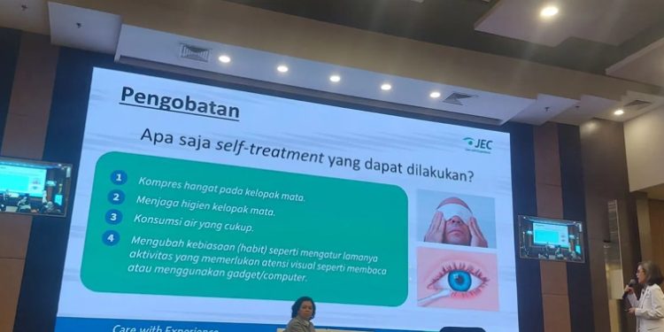 Dokter: Kompres Mata Kering harus Pake Handuk Air Hangat Bukan Air Dingin