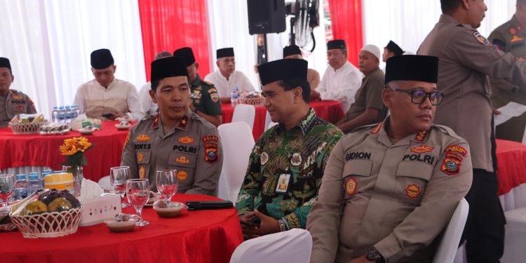 Kapolrestabes Medan Dampingi Wakapolda Safari Ramadan Bersama Anak Yatim