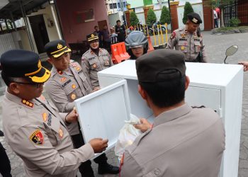Berbagi Kasih dengan Masyarakat, Polsek Medan Baru Luncurkan Kereta Senyum