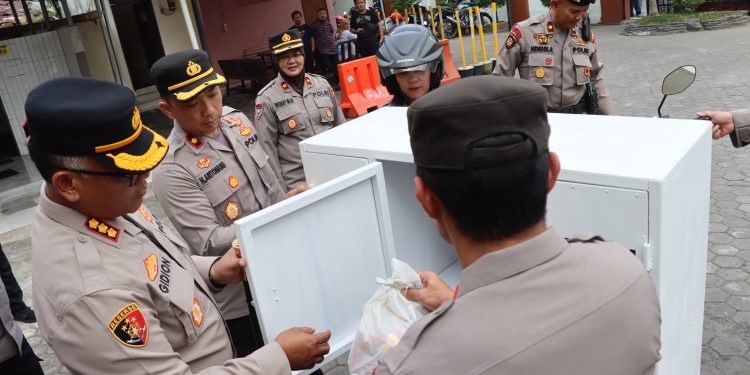 Berbagi Kasih dengan Masyarakat, Polsek Medan Baru Luncurkan Kereta Senyum