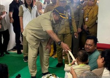 Wagub Rano Tinjau Korban Banjir di Pengungsian