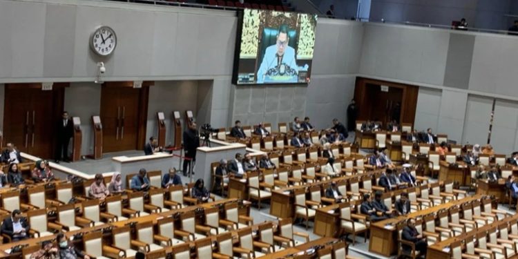 Rapat Paripurna DPR Setujui Laporan Evaluasi Pimpinan DKPP
