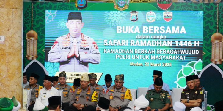 Sambangi Polda Sumut, Kapolri Tinjau Renovasi Masjid hingga Bakti Sosial