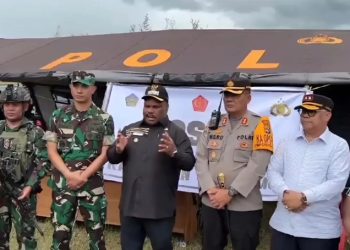 Bupati Yahukimo Bantah Tudingan TNI-Polri jadi Guru & Nakes
