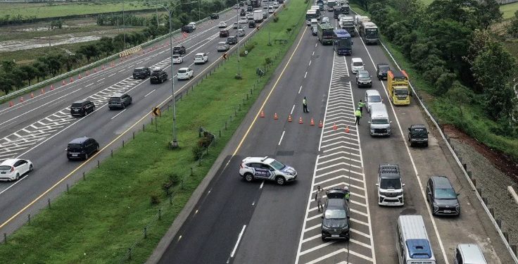 Korlantas Berlakukan One Way dari KM 70 Cikampek hingga KM 188Tol Cipali