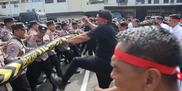 Polrestabes Medan Gelar Simulasi Pengendalian Massa Jelang May Day