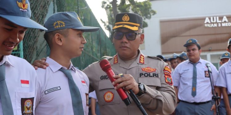 Hadir di SMAN 3 Medan, Kombes Gidion Ajak Siswa Bijak Bermedsos & Tolak Geng Motor