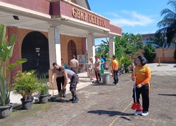 Jelang Paskah, Polrestabes Medan & Polsek Jajaran Bersihkan Gereja