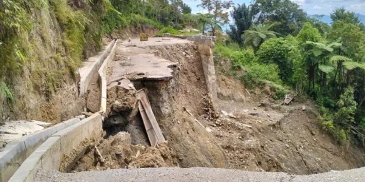 Ring Road Samosir Rusak Parah, Kualitas Pekerjaan Dipertanyakan