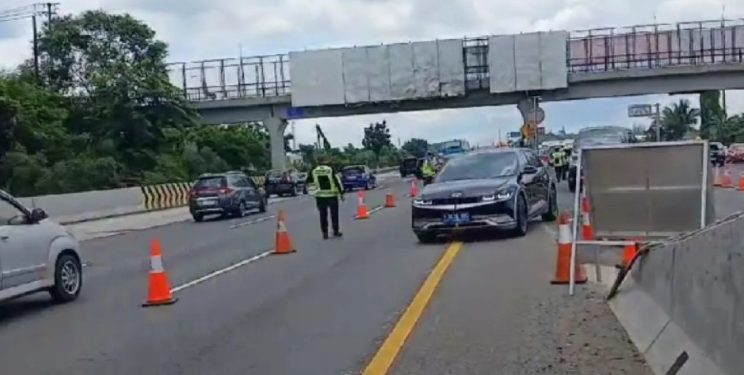 Contraflow Diterapkan di Tol Japek arah Cikampek