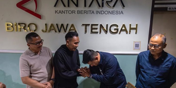 Usai Lakukan Kekerasan pada Wartawan Protokoler Kapolri Minta Maaf