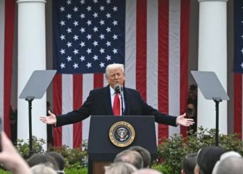 Trump Bebaskan Tarif Impor Elektronik Cina