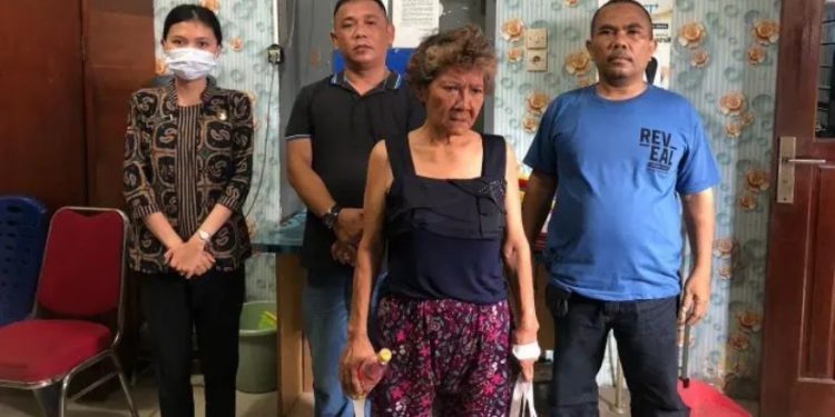 Kuasai Tanah KAI, Wanita Lansia Ditangkap Kejari Medan