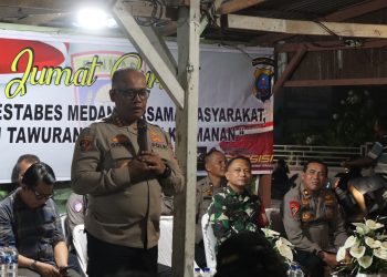 Jumat Curhat di Desa Saentis, Kombes Gidion Ingatkan Pentingnya Peduli Sekitar