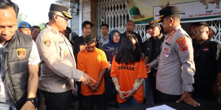 Polisi Tangkap Abang Adik Pengirim Paket Berisi Mayat Bayi