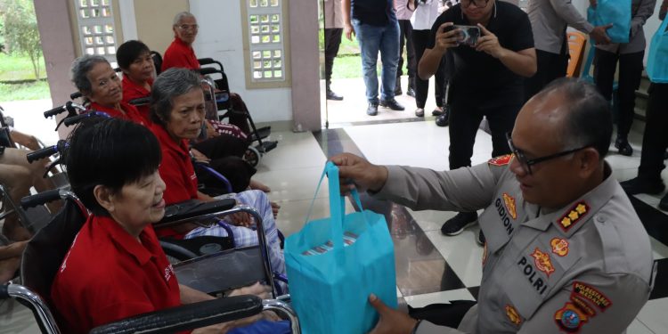 Kita Peduli & Berbagi Polrestabes Medan di Panti Jompo Karya Kasih