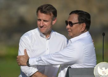 Prancis Larang anak Akses Medsos dan Beli Sajam