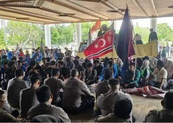 Kecam Kemendagri, Massa di Aceh Kibarkan Bendera Bulan Bintang