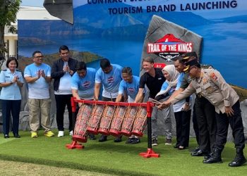 Bobby Nasution Launching Perhelatan UTMB di Danau Toba