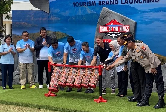 Bobby Nasution Launching Perhelatan UTMB di Danau Toba