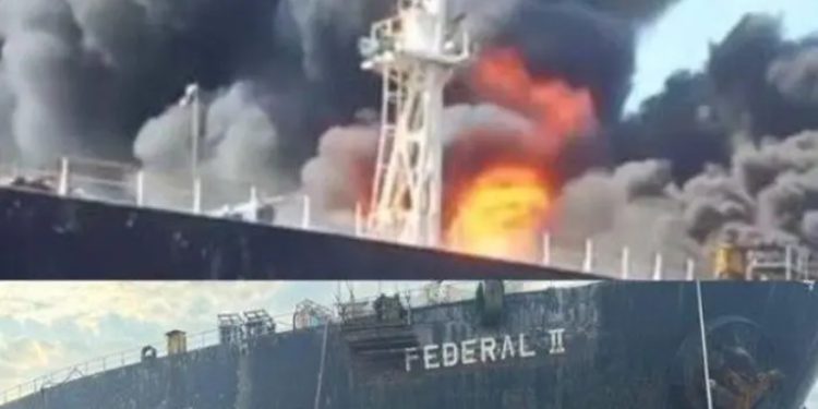 Kapal Tanker Terbakar, 4 Pekerja Tewas dan 5 Luka-Luka