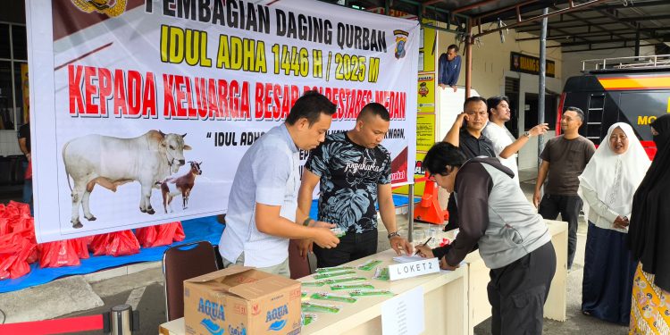 Polrestabes Medan Bagikan Daging Qurban, Kombes Gidion: Polri untuk Masyarakat