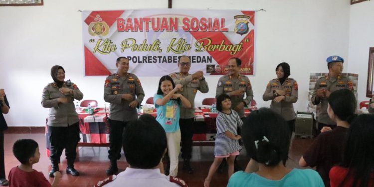 Kunjungi Panti Asuhan, Kapolrestabes Medan: Tetap Kuat & Jadi Berkat