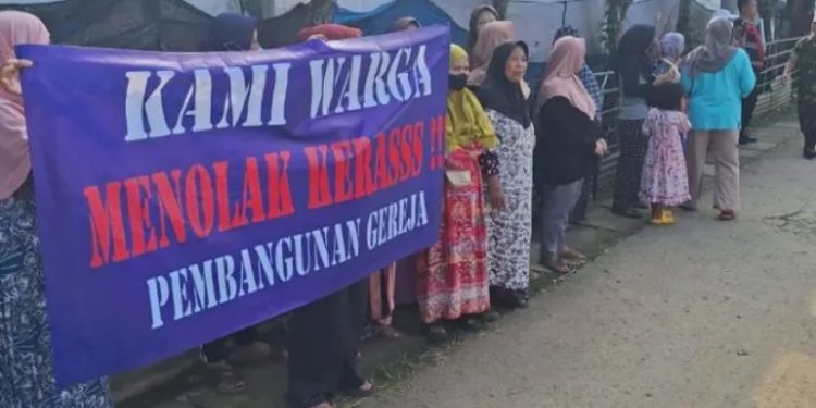 Warga Tolak Pembangunan Gereja di Depok