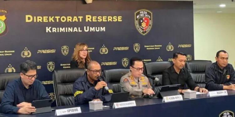Keluarga Diplomat Muda Arya, Tolak Kesimpulan Penyelidikan Polisi